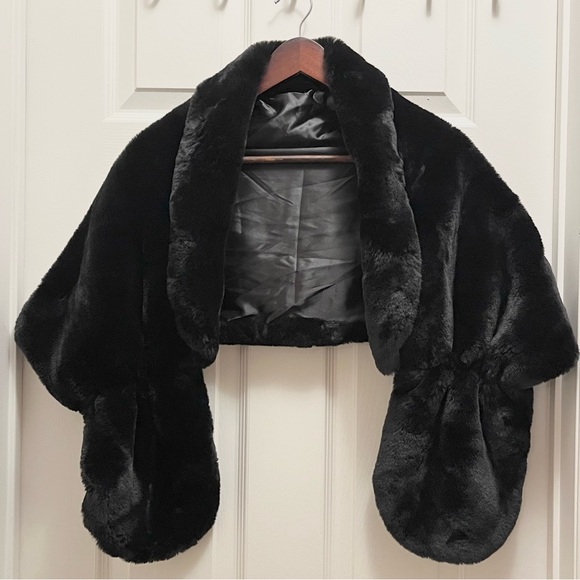 Black Faux Fur Shawl Wrap Evening Stole Clip Closure - Picture 7 of 11
